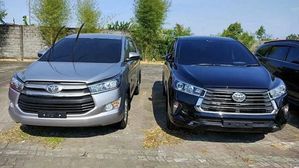 Toyota Innova Crysta Facelift Spotted Next To Current Model: Exterior & Interior Details