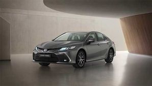 Toyota Camry Hybrid Facelift Unveiled Globally: Expected India Launch Next Year