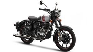 2021 Royal Enfield Classic 350 Spied With Tripper Navigation: Spy Pics & Details