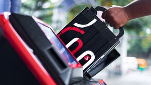 Bounce Infinity & Greaves Electric Partner Up For EV Battery Swap Services