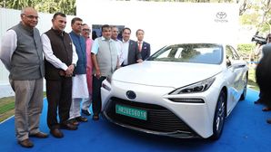Nitin Gadkari In A Hydrogen-Powered Toyota Mirai FCEV: Toyota’s Attempt To Convince The Government?