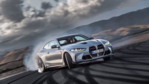 BMW M4 CSL Revealed With 542bhp - Ultralight M4 Drops 100 Kilos, Gains Iconic Badge
