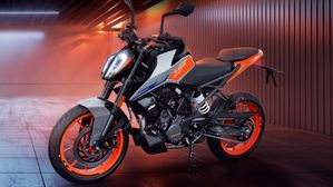 KTM 200 Duke Launched At Rs 1.96 Lakh - Gets New LED Headlight