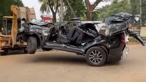 Mahindra Scorpio N's Roof Torn Apart In High Speed Accident - Viral Video