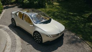 Futuristic Driving Experience: BMW’s Innovative iDrive