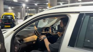 MS Dhoni Leads By Example – Video Goes Viral