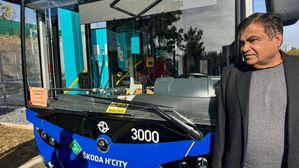 Gadkaris Hydrogen Bus Ride: A Green Transit Revolution?