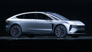 The Nio ET9 Is An Electric Rival From The Future For The Porsche Panamera & Mercedes Maybach S-Class