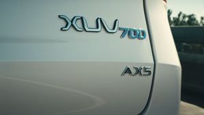 Mahindra Unveils XUV700 AX5 Select Variant: Premium Features At An Attractive Price
