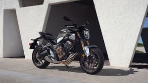 Honda's E-Clutch Tech Debuts In US With CB650R & CBR650R For Enhanced Riding