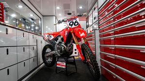 Hunter Lawrence Races New 2025 CRF450R At Unadilla MX For Early Debut
