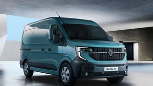 Renault Master Secures Prestigious 2025 Van Of The Year Title