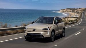 Volvo EX90 Recognised As 2025 Luxury Green Car Of The Year By Green Car Journal