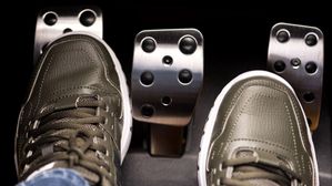 Common Driving Mistakes That Lead To Clutch Plate Damage In New Cars