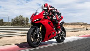EICMA 2024: Ducati Panigale V2 Revealed - The Lightest-Ever Panigale Twin