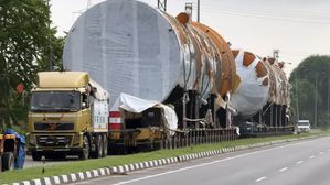 India's Longest Truck With 400 Wheels: A Journey Filled With Challenges