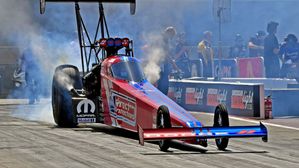 Tony Stewart And Matt Hagan Advance To Finals At NHRA Four-Wide Nationals In Charlotte