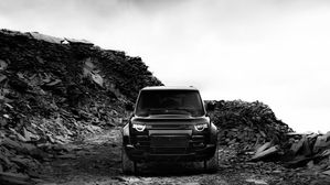 Land Rover Defender Octa Black Revealed - Menacing Stealth Maniac