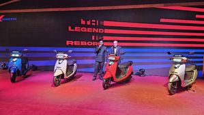 Top 5 Things About The Kinetic DX Electric Scooter: Price, Variants, Range, Features & Much More