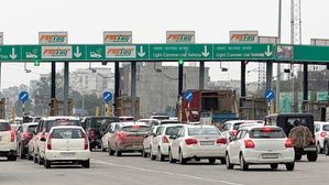 Cashless Toll Plazas From April 1? Govt Plans FASTag & UPI-Only Payments