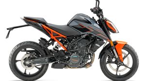 2026 KTM Duke 200 Gets New Colours, Bigger Brakes & Lighter Setup — What’s Changed?