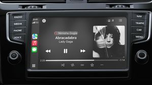 Apple CarPlay Update: Soon You Can Watch Videos on Your Car Screen