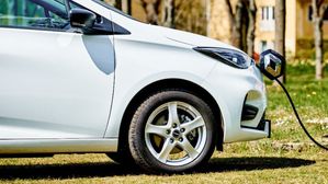 EV Tyres Vs Regular Tyres – 5 Key Differences You Must Know