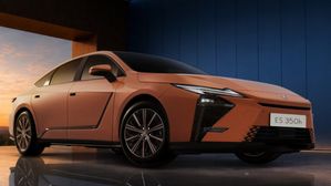 2026 Lexus ES 350h Hybrid Sedan Launched In India With More Space, Luxury And New Design