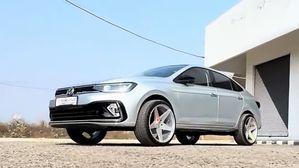 ഇത് അല്പം ഓവറല്ലേ ഭായ്? ഇമ്മാതിരി വീലുകൾ ഈ കാറിന് കൊള്ളാമോ?