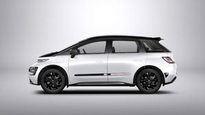 വാങ്ങിയവരാരും കുറ്റംപറയില്ല, 65,000 വീടുകളെ പെട്രോൾ മുക്തമാക്കിയ ഇലക്‌ട്രിക് കാർ കുതിപ്പ് തുടരുന്നു