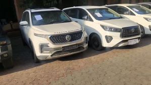 പഴയ വാഹനങ്ങളുടെ ടാക്‌സ് ഇരട്ടിയാകുന്നു! കേരളത്തിലെ നിരത്തുകള്‍ നിറയുമോ 'ബോംബെ' വണ്ടികള്‍?