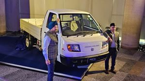 ഫുള്‍ ടാങ്ക് അടിച്ചാല്‍ 500KM വരെ ഓടും, ഡീസല്‍ വണ്ടിയല്ല; സംരംഭകരുടെ പുതിയ 'ദോസ്തുകള്‍' പുറത്തിറങ്ങി