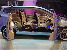 മാരുതി എര്‍റ്റിഗ ദില്ലി എക്സ്പോയില്‍