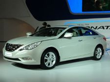 ഹ്യൂണ്ടായ് ഫ്ലൂയിഡിക് സൊനാറ്റ ലോഞ്ചിന്