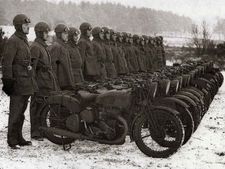 യുദ്ധമുഖങ്ങളിലെ ഇരുമ്പുകുതിരകള്‍