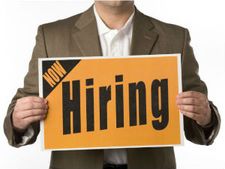 മാരുതിക്ക് 1900 തൊഴിലാളികളെ വേണം