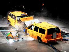 ആഡംബര കാറുകള്‍ക്ക് ടെസ്റ്റില്‍ പരാജയം