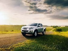 ഇസുസുവിന്‍റെ രണ്ട് വണ്ടി മിണ്ടാതെ എത്തി!