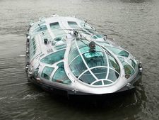 സുമിത നദിയിലെ ആഡംബര വാട്ടര്‍ബസ്സ്