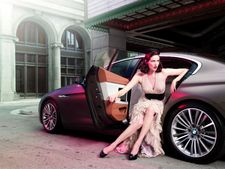 പാരിസ് ഫോട്ടോയില്‍ ബീമറിന്‍റെ പോസുകള്‍