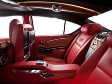 നിസ്സാന്‍ സണ്ണിയില്‍ ഛബ്രിയയുടെ സ്ട്രോക്കുകള്‍