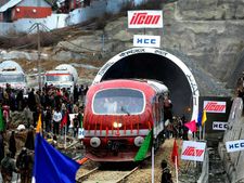 11 കിലോമീറ്റർ നീളമുള്ള വാട്ടർപ്രൂഫ് തുരങ്കം