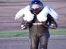 ബിഎംഡബ്ല്യു ബൈക്ക് എയര്‍ബാഗ് നിര്‍മിക്കുന്നു