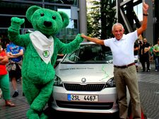 8,000 രൂപയുടെ സിഎന്‍ജിയില്‍ 9 രാജ്യങ്ങള്‍ താണ്ടുന്നു