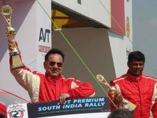 കോയമ്പത്തൂര്‍ റാലിയിലെ ചിരിപ്പിക്കുന്ന കൂട്ടുകെട്ട്