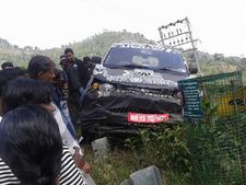 മഹീന്ദ്ര എസ്101 ടെസ്റ്റിനിടെ അപകടത്തില്‍ പെട്ടു