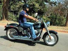 പണിയില്ലാത്തപ്പോള്‍ ധോണി ചെയ്യുന്ന പണി