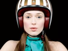 ദില്ലിയില്‍ സ്ത്രീകള്‍ക്ക് ഹെല്‍മെറ്റ് നിര്‍ബന്ധമാക്കുന്നു