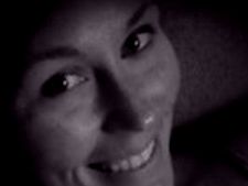 ഫേസ്ബുക്കില്‍ സെല്‍ഫിയിട്ട് യുവതി മരണത്തിലേക്കു നീങ്ങി