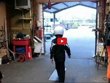 വീഡിയോ: ഗോ കാര്‍ട്ട് പാര്‍ക്ക് ചെയ്യുന്നതെങ്ങനെ?